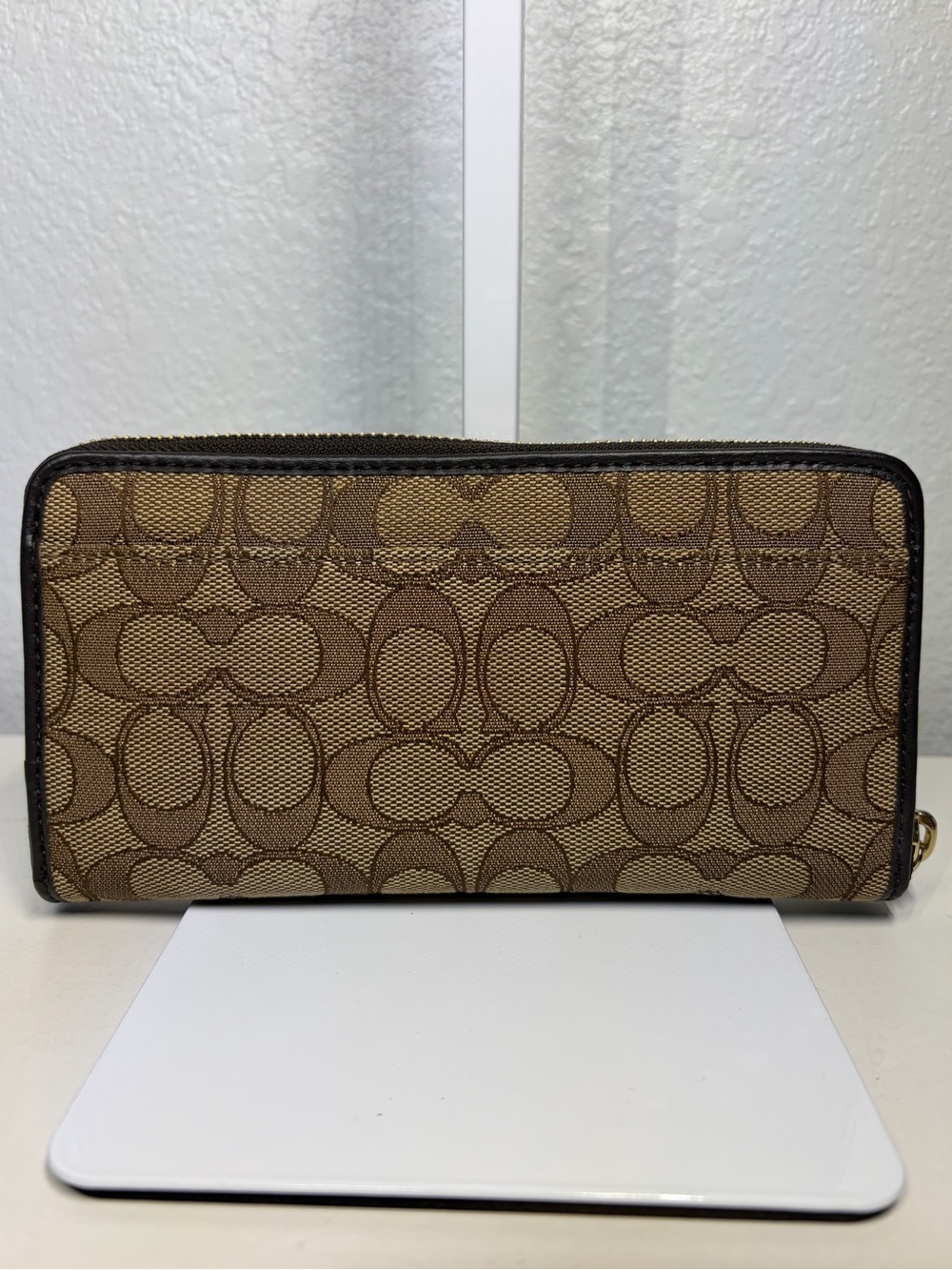 NWOT Coach Brown Signature “C’s”Long Zip Accordion Wallet - Picture 2 of 13